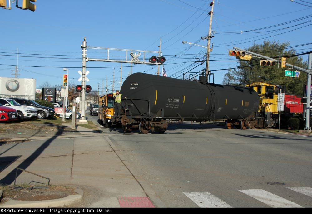 ME 20 backs toward more cars across Ridgedale Av.